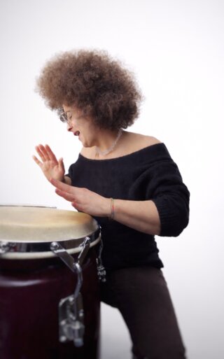 Die Perkussionistin Nora Lützelschwab