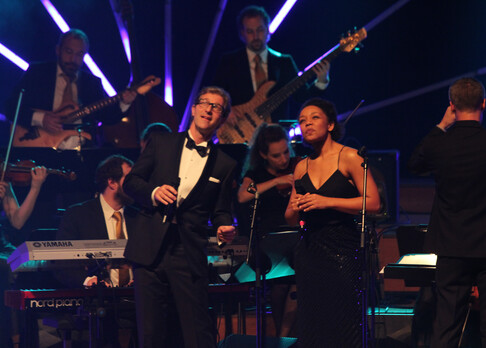 Fola Dada & Samuel Zuend mit dem Celebration Pops Orchestra