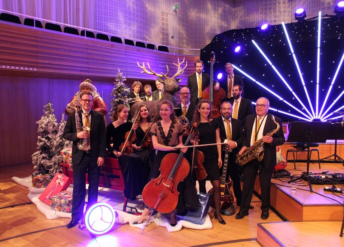Celebration Pops Orchestra - Gruppenfoto im KKL Luzern | © Obrasso Concerts