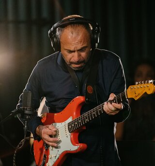 Saki Hatzigeorgiou » Gitarre | Celebration Pops Orchestra | © Celebration Pops Orchestra